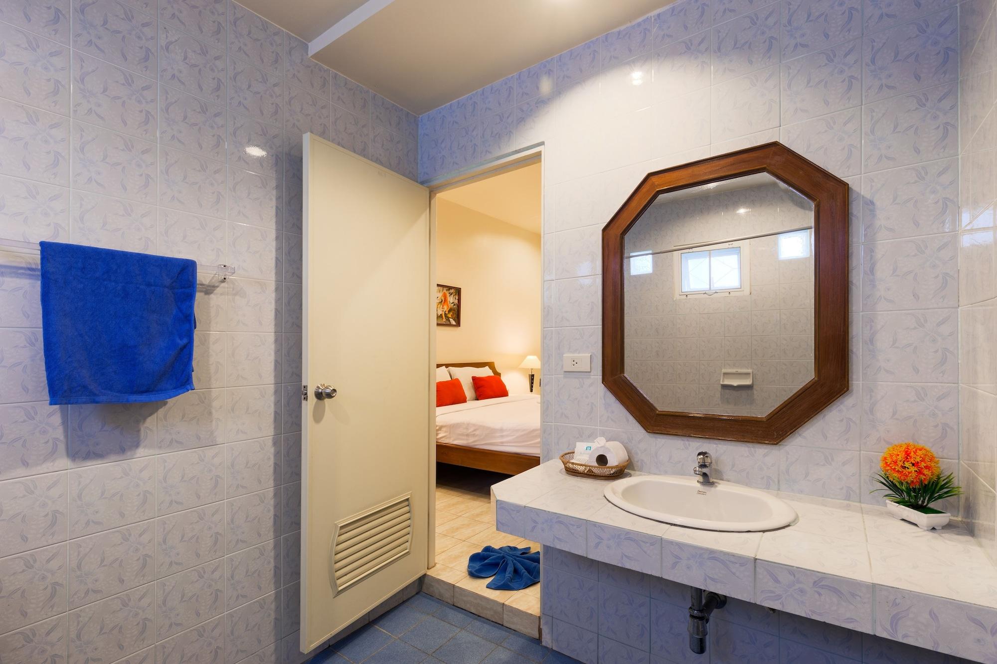 Batic House By Sharaya Hotel Karon Exterior photo