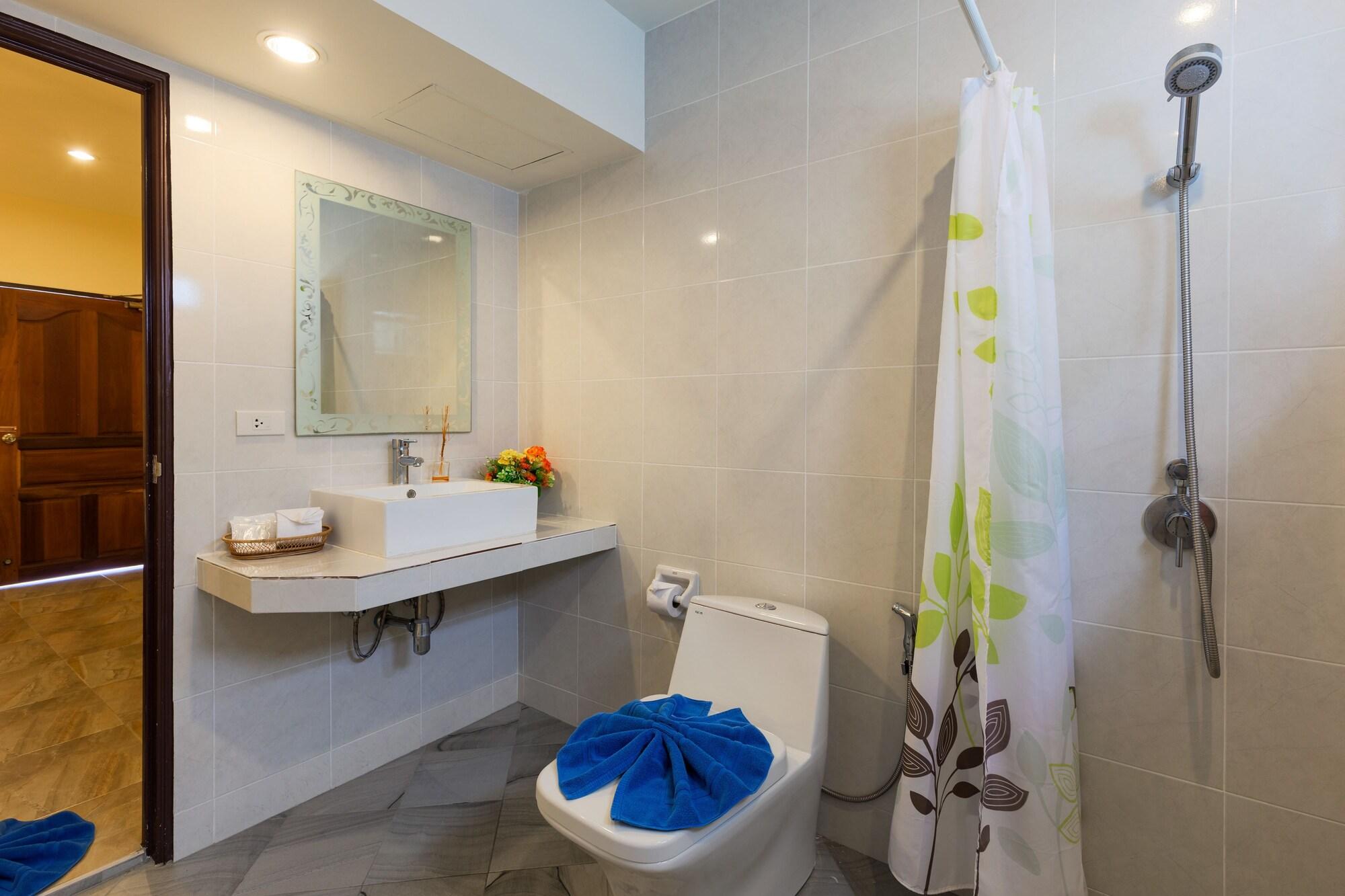Batic House By Sharaya Hotel Karon Exterior photo
